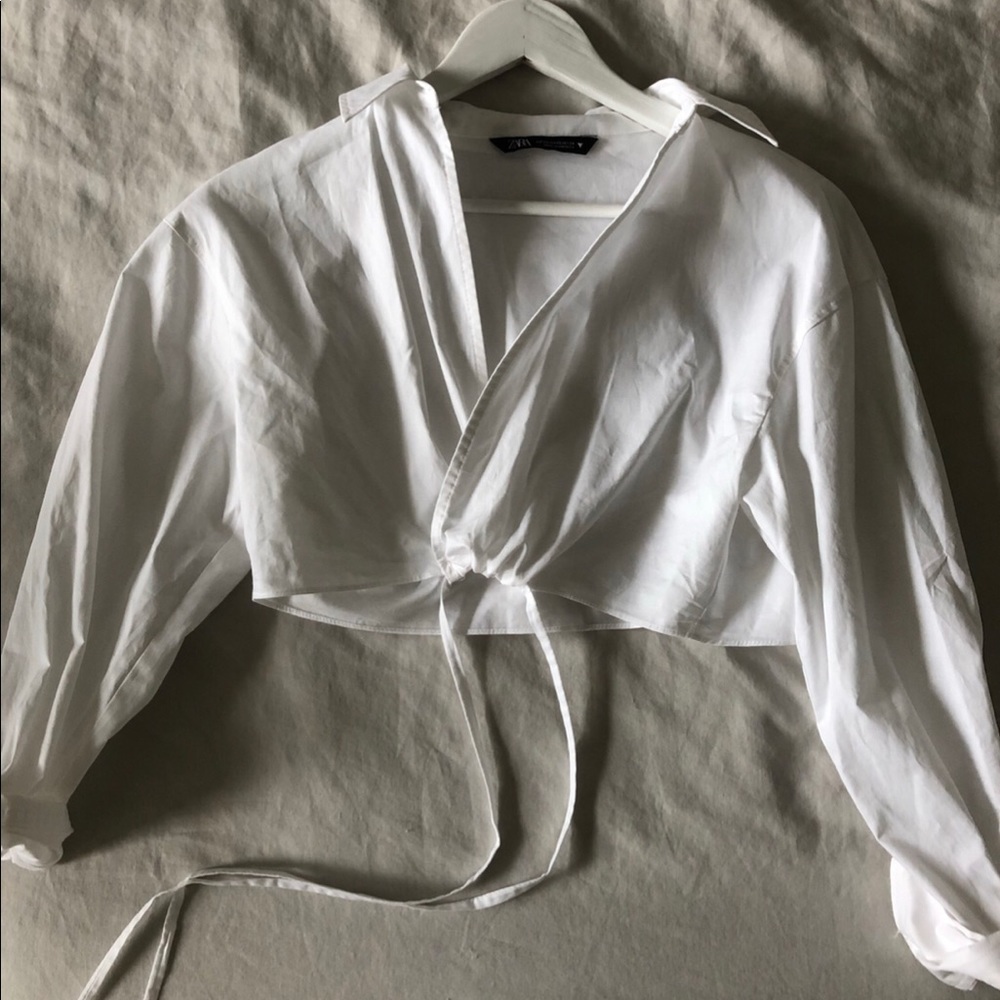 NWOT Zara Cropped Tie Front Blouse